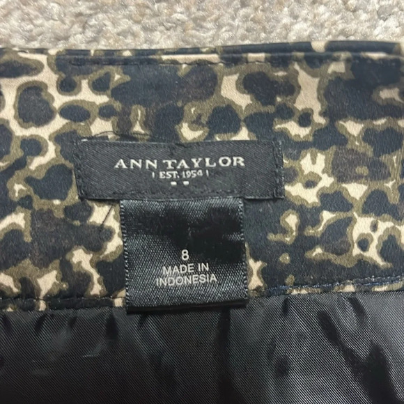 Ann Taylor Lined Pencil Knee Skirt 8 Animal Print Cotton Spandex - Picture 3 of 5